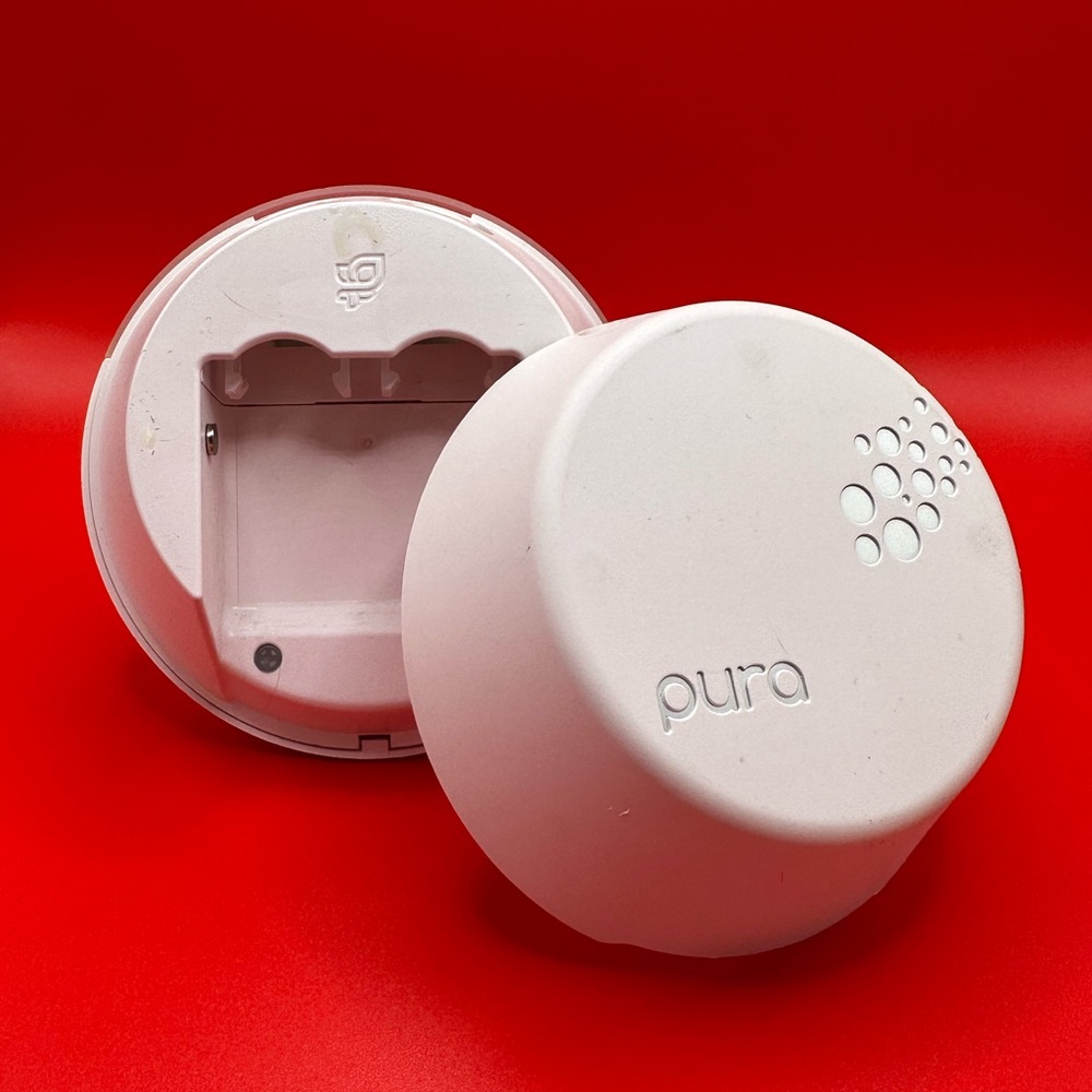 Four Pura Luxury Plug-in Diffusers - Picture 3 of 3